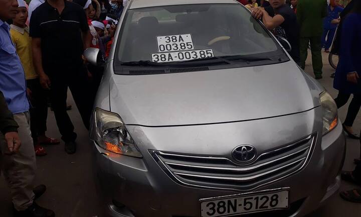 Hàng trăm người dân phản đối dựng lại hiện trường vụ tai nạn trưa mùng 1 Tết