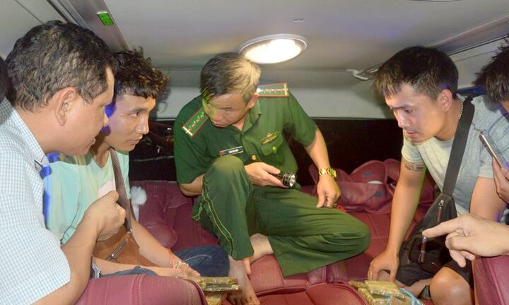 Hai du học sinh Lào mang ma túy sang Việt Nam bán cho sinh viên kiếm lời