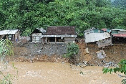 Cuộc tháo chạy khỏi tay 'thủy thần' trong đêm của dân bản nghèo vùng cao Nghệ An