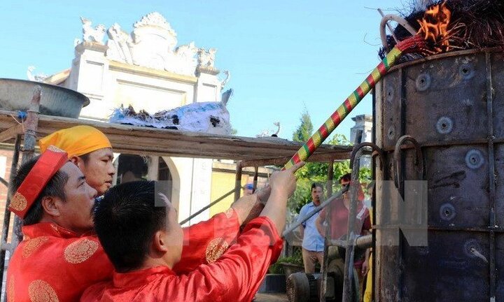 Đúc 2 khẩu súng thần công dâng lên người anh hùng áo vải Quang Trung