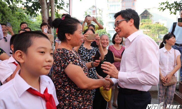 PTT Vũ Đức Đam: 'Đại biểu phải chào đón học sinh thay vì học sinh phải vẫy chào trong ngày khai giảng'