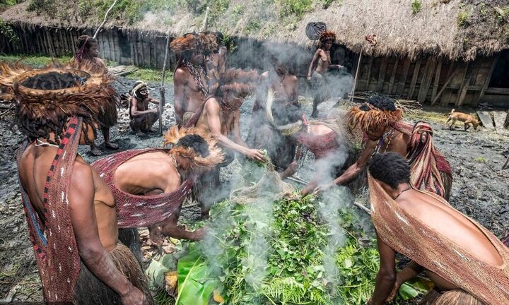 Bộ tộc kỳ dị giữ xác ướp trong nhà, cắt đốt ngón tay tưởng nhớ người chết