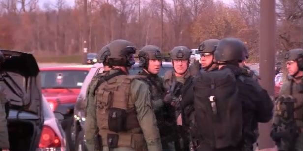 Nổ súng ở trung tâm mua sắm New York