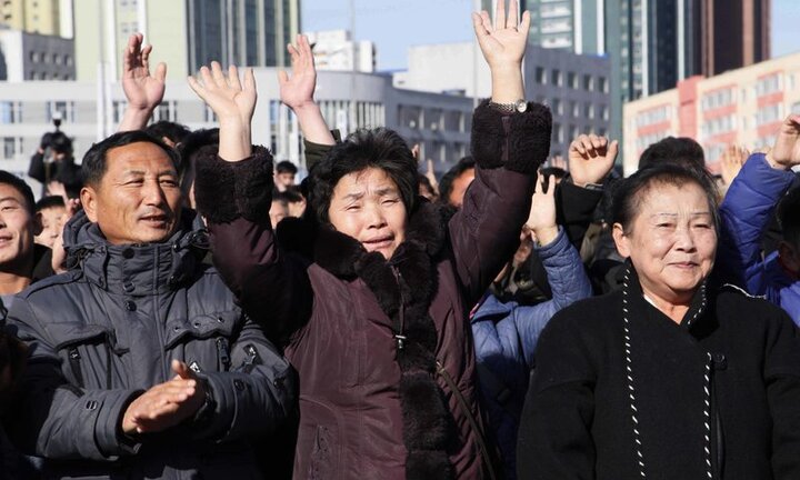 Video: Người Bình Nhưỡng ăn mừng phóng thành công tên lửa Hwasong-15