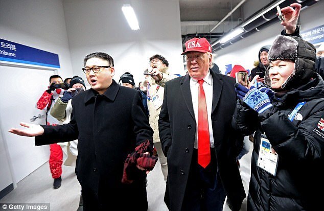 Video: Bản sao ông Trump, ông Kim Jong-un xuất hiện bên lề Thế vận hội mùa đông 2018