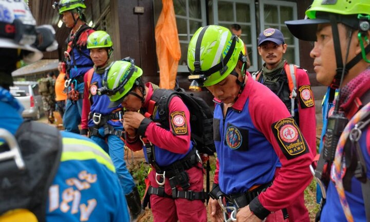7 ngày trong bóng tối, Thái Lan chạy đua với thời gian giải cứu 12 thiếu niên và huấn luyện viên