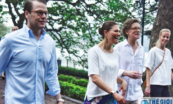 Công chúa kế vị Thụy Điển tập thể dục lúc sáng sớm cùng người dân Hà Nội