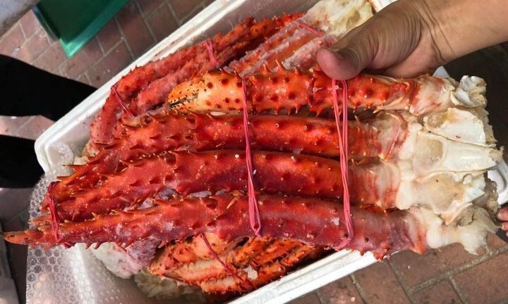 Chân cua dài nửa mét giá 4 triệu đồng, dân Hà thành săn tìm ăn chơi