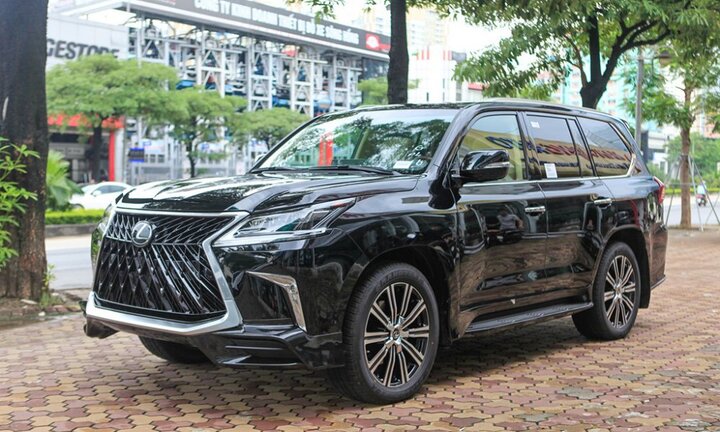 Choáng ngợp Lexus LX570 SuperSport bản 4 chỗ hiếm có khó tìm giá hơn 10 tỷ đồng tại Việt Nam