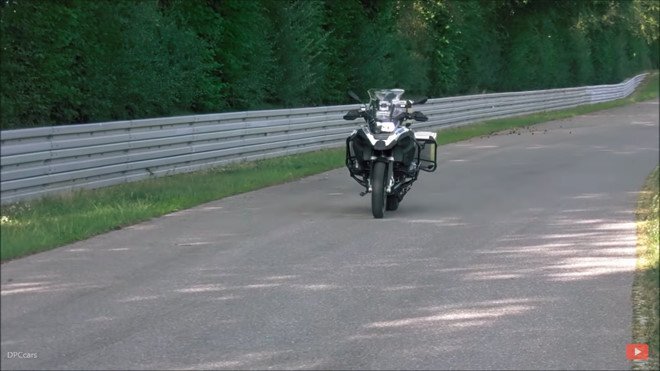 BMW Motorrad ra mẫu môtô có khả năng tự lái