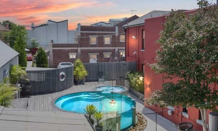 Gia đình sở hữu khách sạn Lan Lan tại Sài Gòn thâu tóm trạm cứu hỏa 132 tuổi ở Úc?