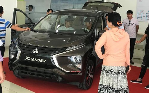 Các hãng xe nhập khẩu 'chạy' nước rút cuối năm