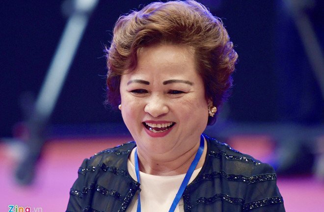 Vua hàng hiệu, bà chủ sân golf với tham vọng ngành hàng không