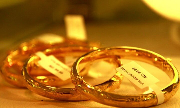 Giá vàng hôm nay (12/10): Vàng tăng vọt vì sắc đỏ trên thị trường chứng khoán