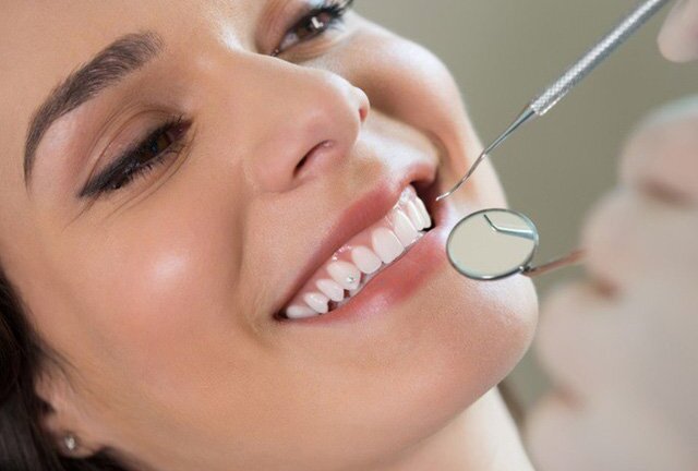 Nguy cơ rước thêm vô số bệnh vì tự gắn răng khểnh làm duyên