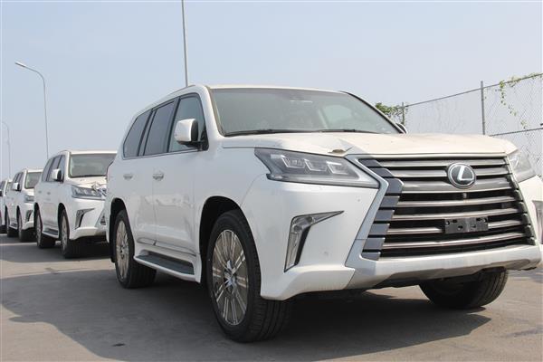 Hơn 3.400 ô tô ngoại đổ về Việt Nam trong một tuần