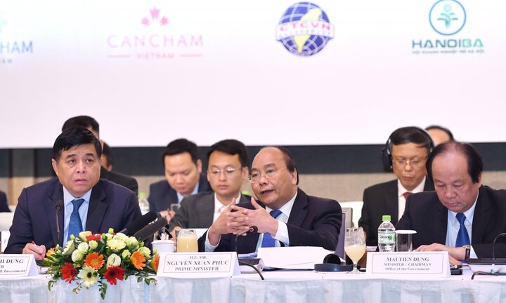 Thủ tướng: Phải đưa vấn đề của doanh nghiệp lên trang đầu sổ tay điều hành của lãnh đạo