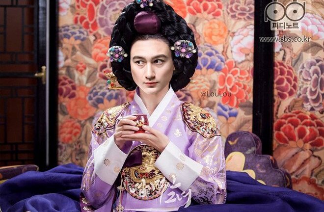 Loạt ảnh chế HLV Park Hang-seo cùng các cầu thủ hoá thành mỹ nhân cổ trang Hàn Quốc