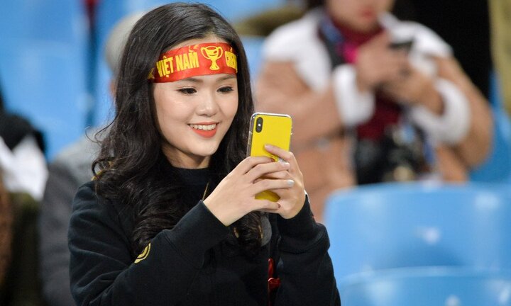 Bạn gái Duy Mạnh rạng ngời trước trận chung kết AFF Cup 2018