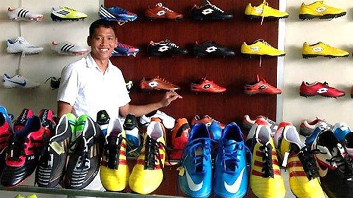 'Đột nhập' cửa hàng bán đồ thể thao tiền tỷ của tiền đạo Anh Đức