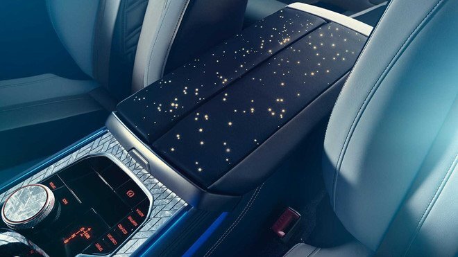 Xe sang BMW hàng độc dùng đá thiên thạch, nội thất sao đêm