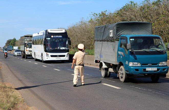 Tổng kiểm tra ô tô tải, xe khách để phát hiện tài xế dùng ma túy