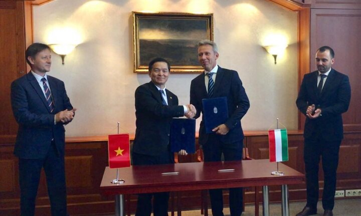 Hòa Bình ký kết hợp tác phát triển giải pháp công nghệ môi trường thân thiện trong xây dựng