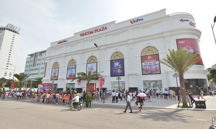 Người dân Quảng Ninh háo hức khai trương TTTM Vincom Plaza Móng Cái