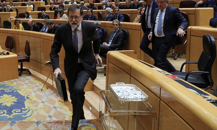 Catalan tuyên bố độc lập: Thế giới không ủng hộ, Tây Ban Nha kích hoạt điều luật đặc biệt