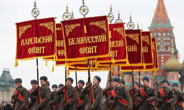 Ảnh: Tái hiện duyệt binh lịch sử 'Kỷ niệm 24 năm Cách mạng tháng 10' năm 1941