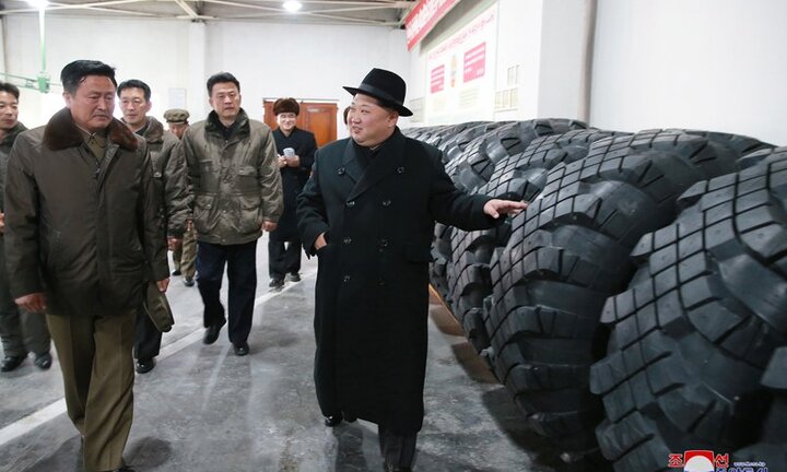 Ông Kim Jong-un thăm nhà máy sản xuất lốp đặc chủng cho bệ phóng tên lửa vươn đến Washington