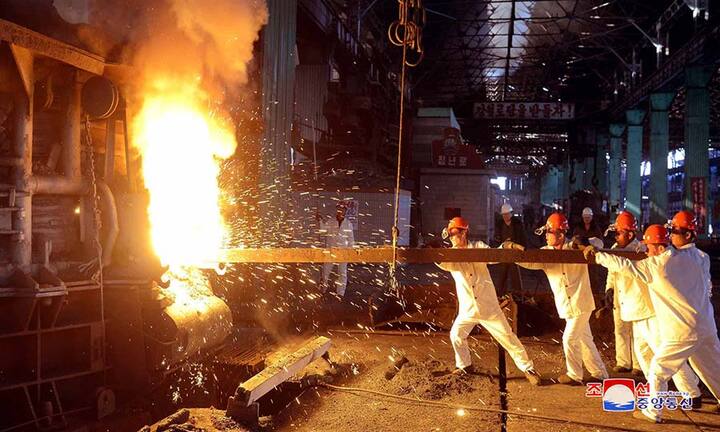 Ảnh hiếm trong nhà máy luyện kim lâu đời của Triều Tiên