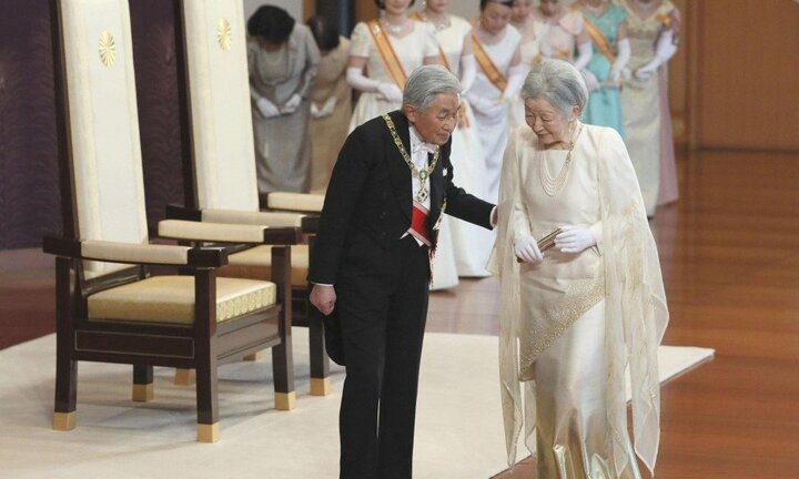 Bài thơ về Việt Nam gây xúc động của Nhật hoàng Akihito