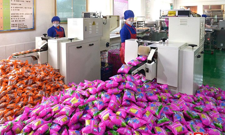 Ảnh: Bên trong nhà máy chế biến thực phẩm hiện đại của Triều Tiên