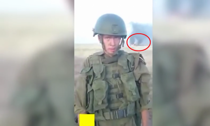 Video: Nhóm lửa hâm nóng thức ăn, quân nhân Nga thiêu rụi xe thiết giáp nửa triệu USD