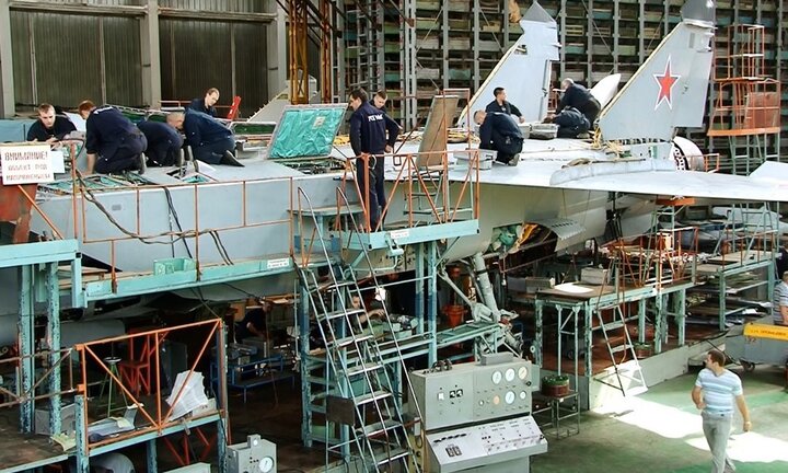Ảnh hiếm về quy trình hiện đại hóa MiG-31 trong nhà máy tuyệt mật của Nga