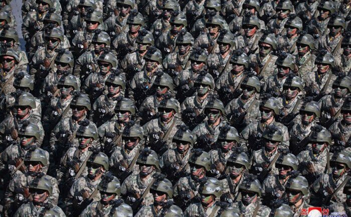 Ảnh: Những trang bị hiện đại của binh sỹ Triều Tiên mới xuất hiện trong diễu binh