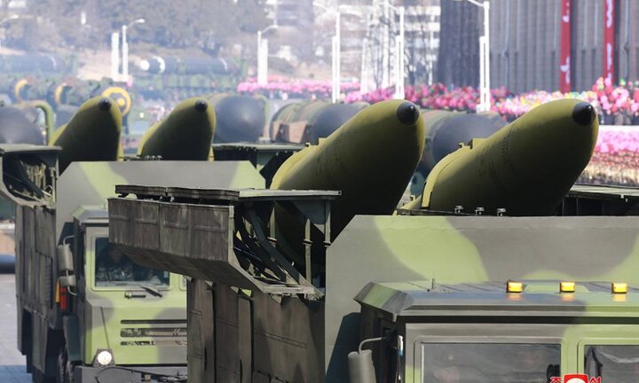 Ảnh: Cận cảnh tên lửa bí ẩn trong lễ diễu binh của Triều Tiên