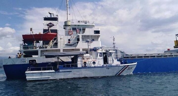 Bị cướp biển tấn công, thủy thủ tàu hàng dùng nước sôi đáp trả