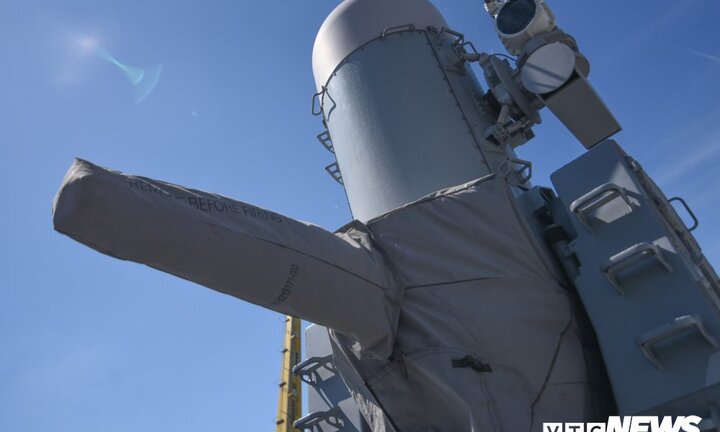 Soi sức mạnh hệ thống phòng thủ bắn 4.500 viên đạn/phút trên chiến hạm Mỹ