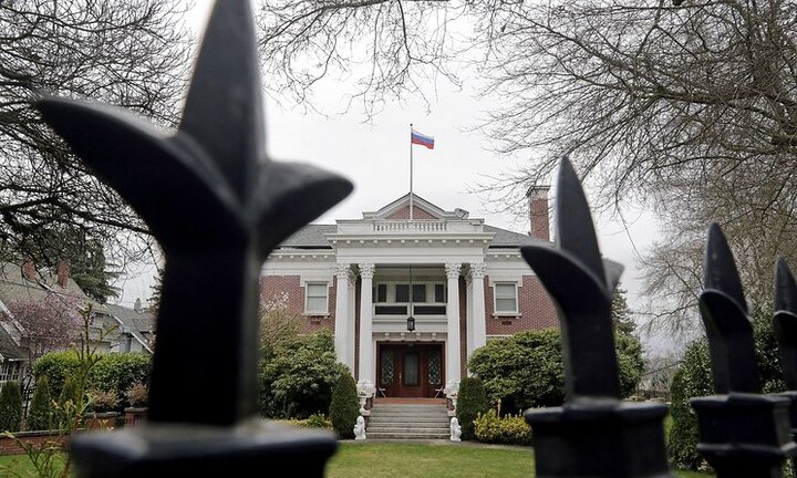 Đóng cửa lãnh sự quán ở Mỹ, Nga từ chối hạ quốc kỳ