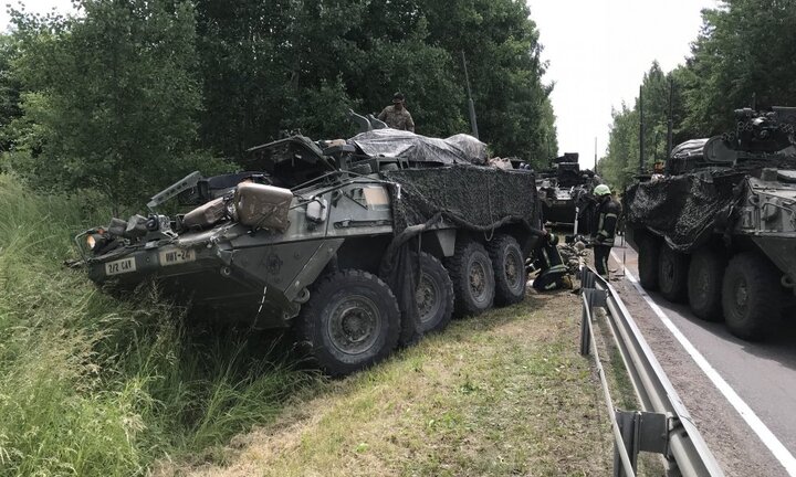 Thiết giáp triệu USD của Mỹ đâm va hàng loạt tại Litva, nhiều binh sỹ bị thương