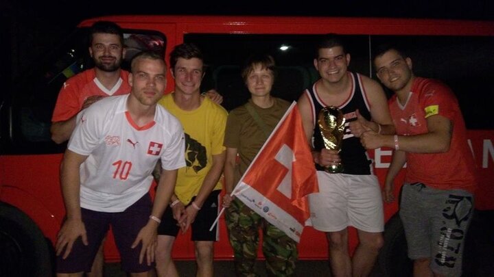 Đi xem World Cup bị lạc vào vùng chiến sự, nhóm cổ động viên may mắn thoát nạn