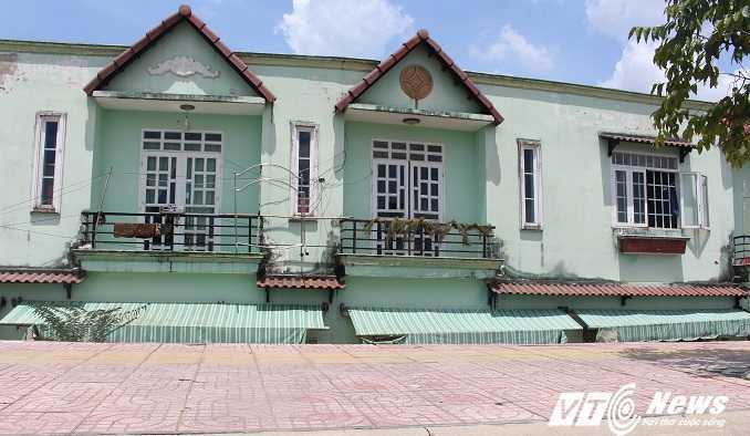 Những ngôi nhà 'kỳ quái' trên con đường mới nâng cấp ở TP.HCM