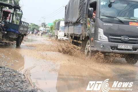 Cận cảnh 'con đường tử thần' khiến người Sài Gòn run sợ mỗi lần đi qua