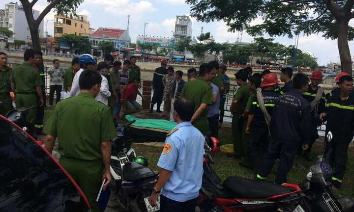 Dẫn cháu đi dạo, hai ông cháu chết đuối thương tâm