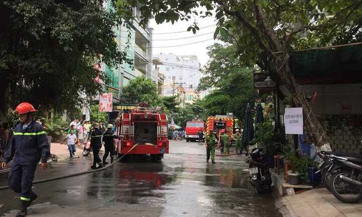 5 bình gas trong quán ăn phát hoả, cả khu phố hoảng loạn tháo chạy