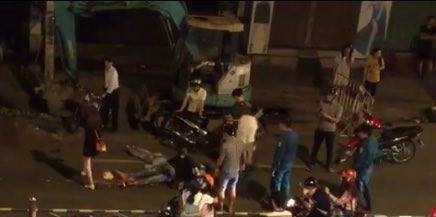 Nam thanh niên bị xe tải cán qua người chết thảm