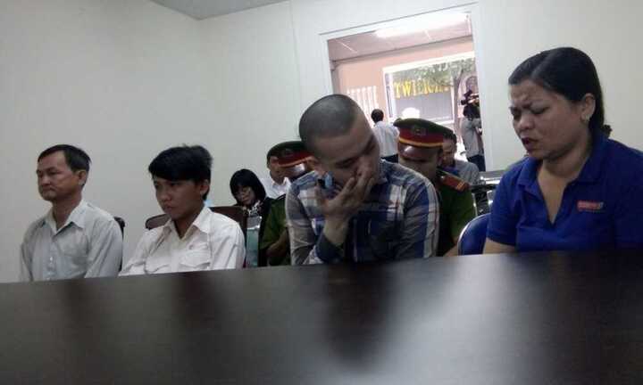 Miễn trách nhiệm hình sự 2 thiếu niên cướp bánh mì giá 45.000 đồng