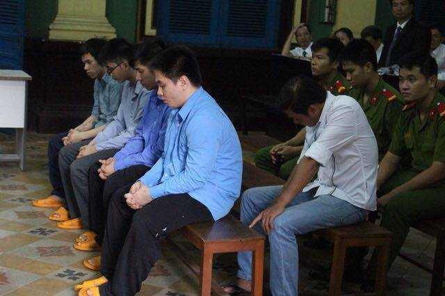 Cảnh sát giao thông gọi giang hồ đánh chết người vi phạm